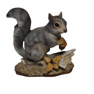 Vintage Homco Masterpiece Porcelain Squirrel Figurine Holding Acorn 1982